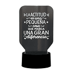 Lampara 3D Frase: La actitud es una pequeña de 7 colores