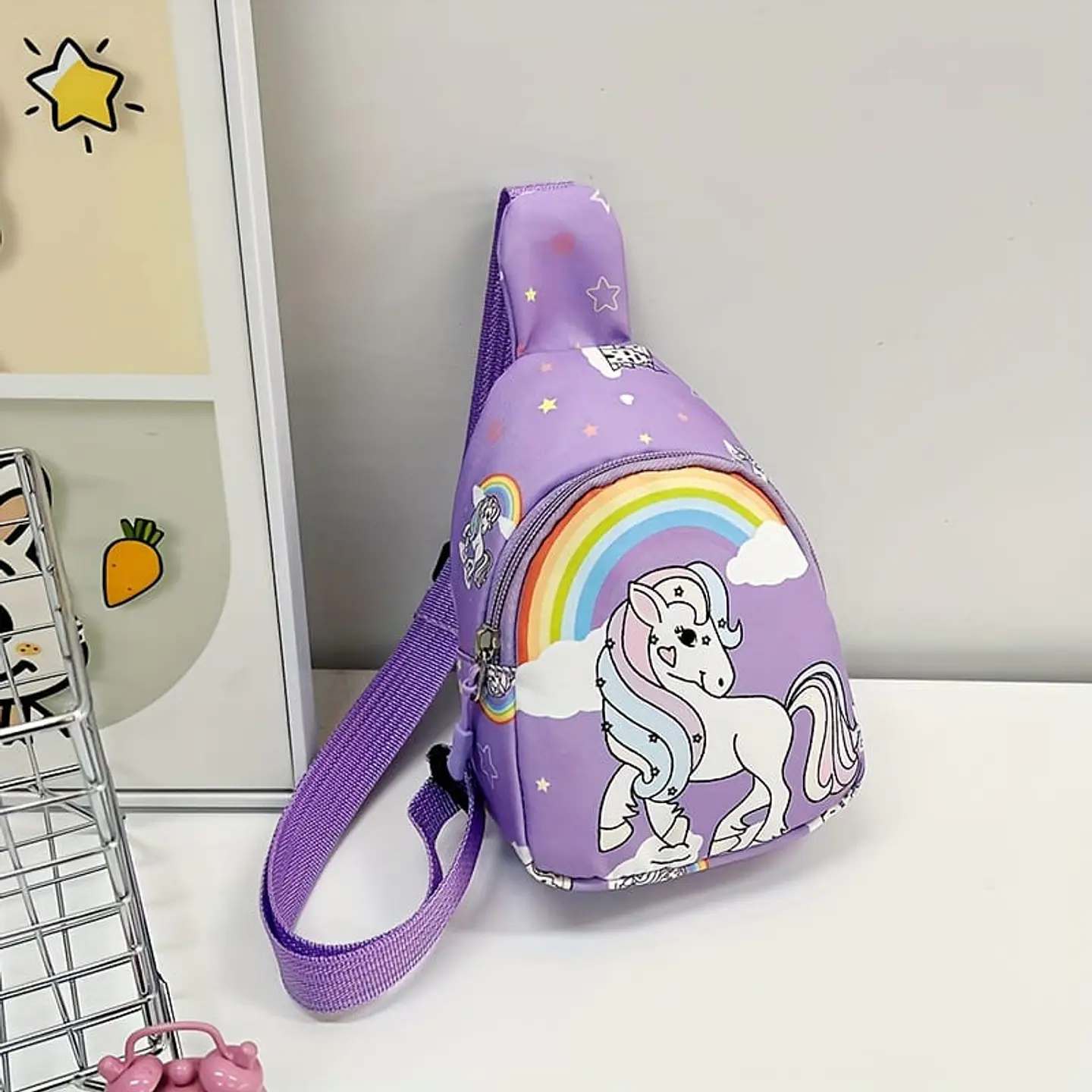 Mochila Cruzada Infantil Morada con Unicornio y Arcoiris Arriba 1