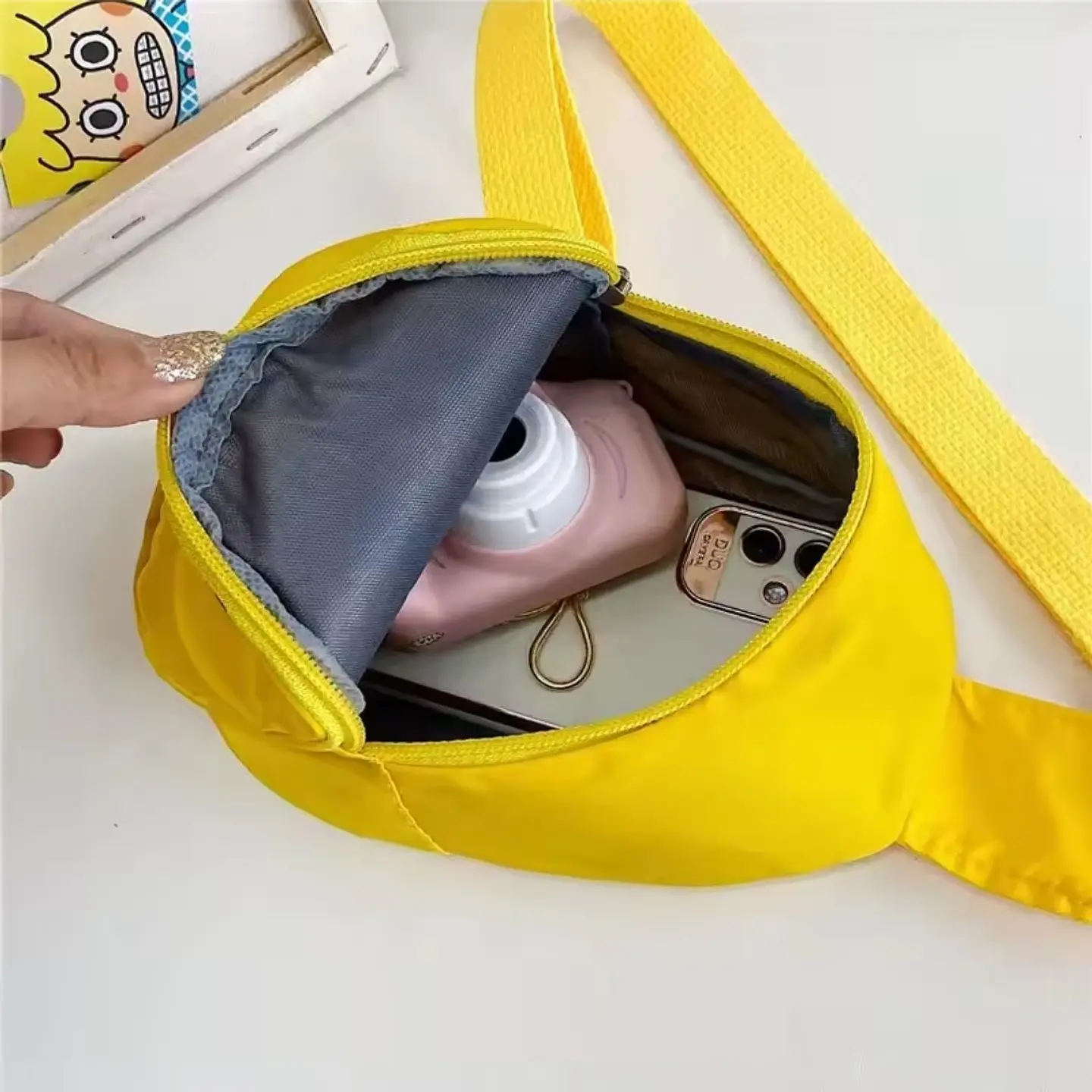 Mini Mochila Bandolera Infantil Amarilla con Carita Feliz 2