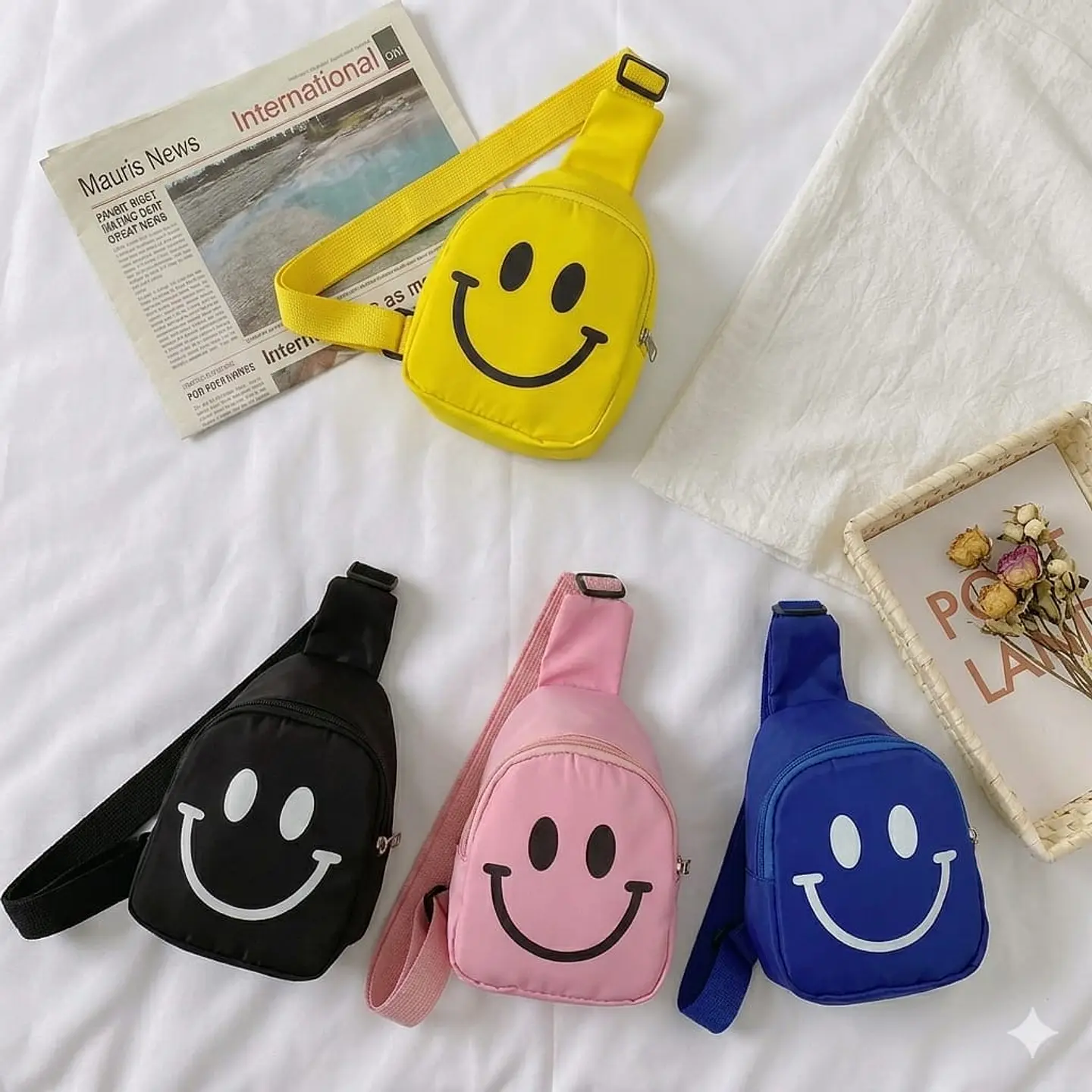 Mini Mochila Bandolera Infantil Negra con Carita Feliz 4