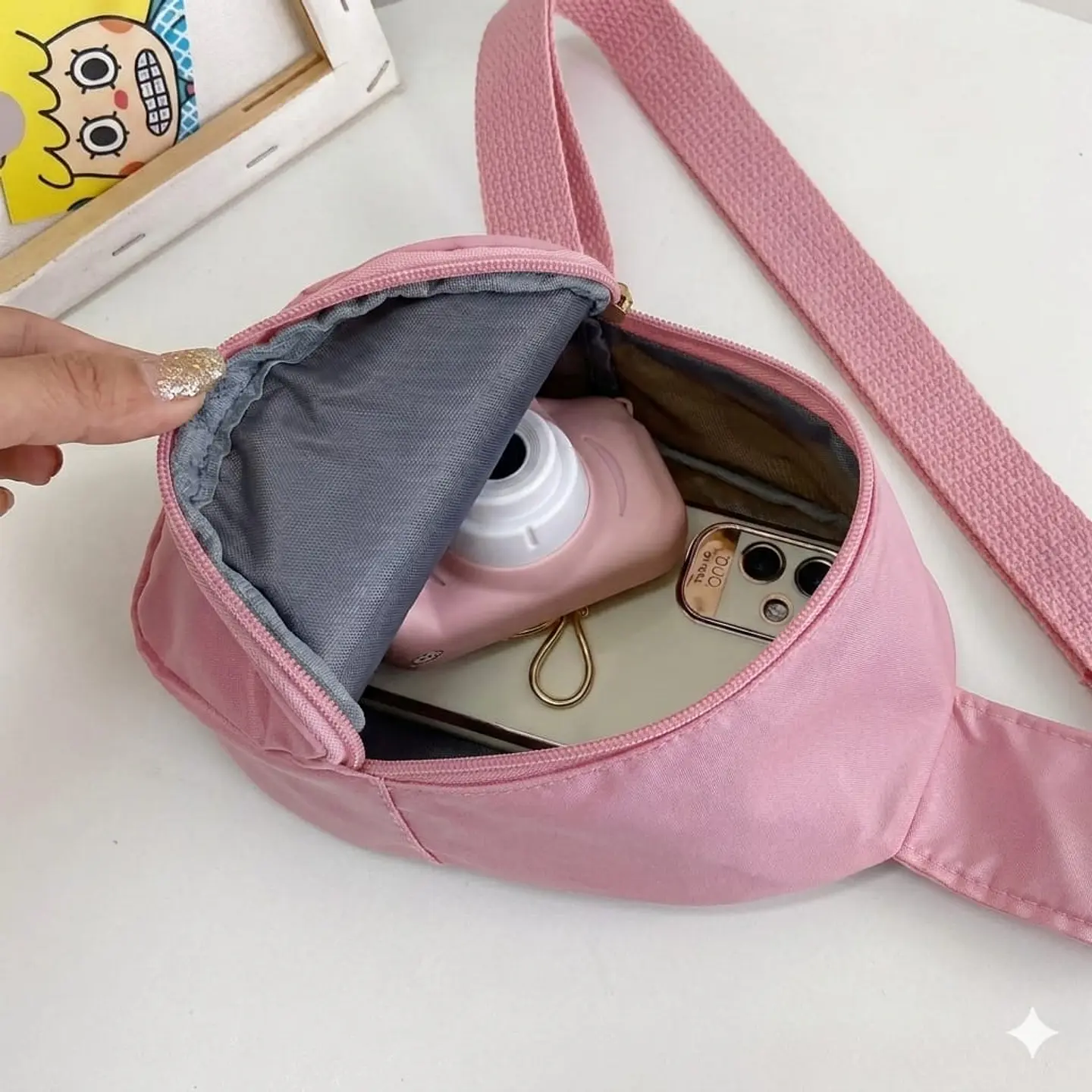 Mini Mochila Bandolera Infantil Rosa con Carita Feliz 2