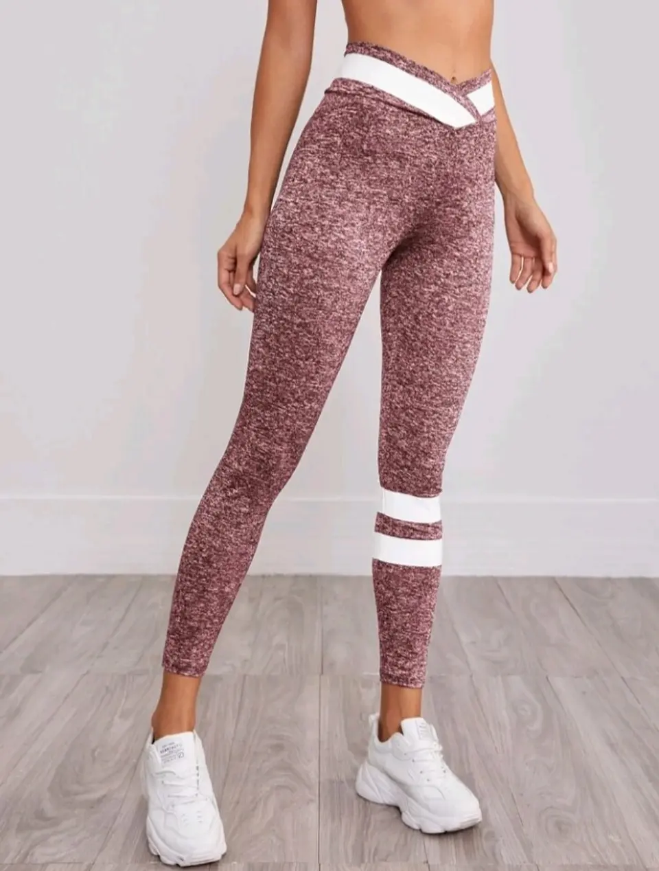 Leggins Deportivas raya burdeo 3