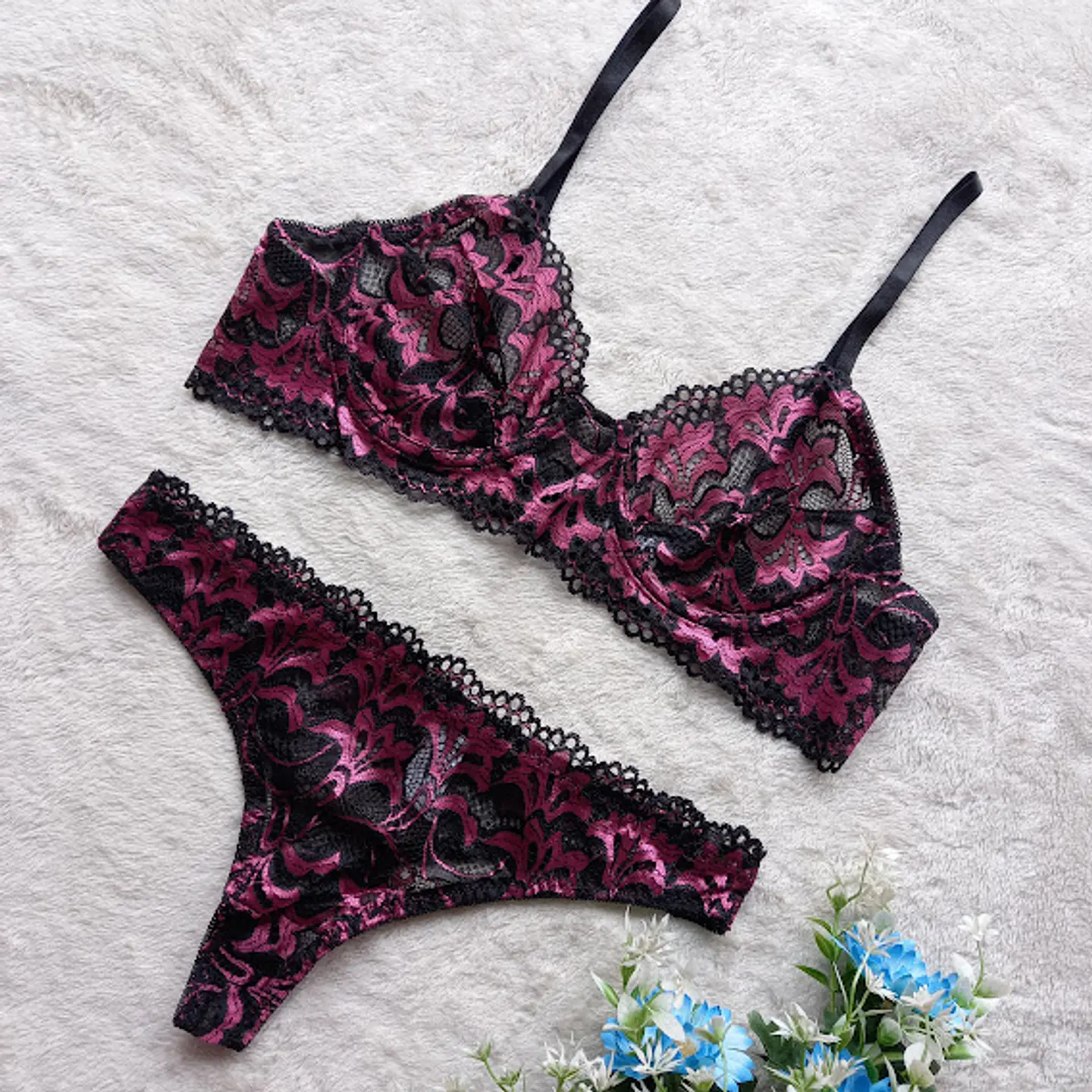 Conjunto de Encaje Fucsia 1