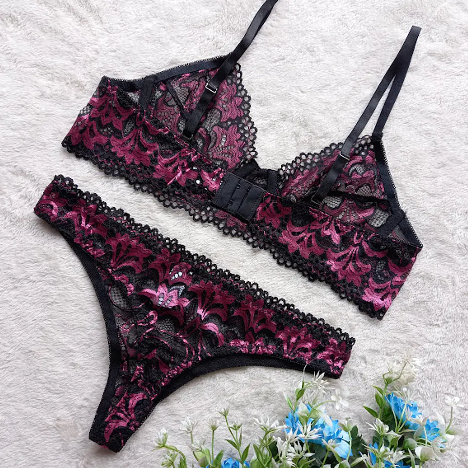 Conjunto de Encaje Fucsia 2