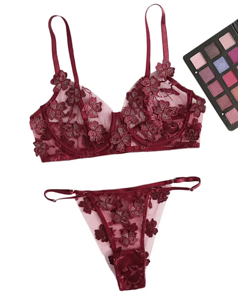 Conjunto Flores Bordadas