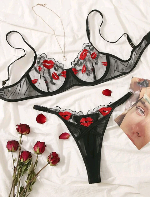 Conjunto Labios Bordados