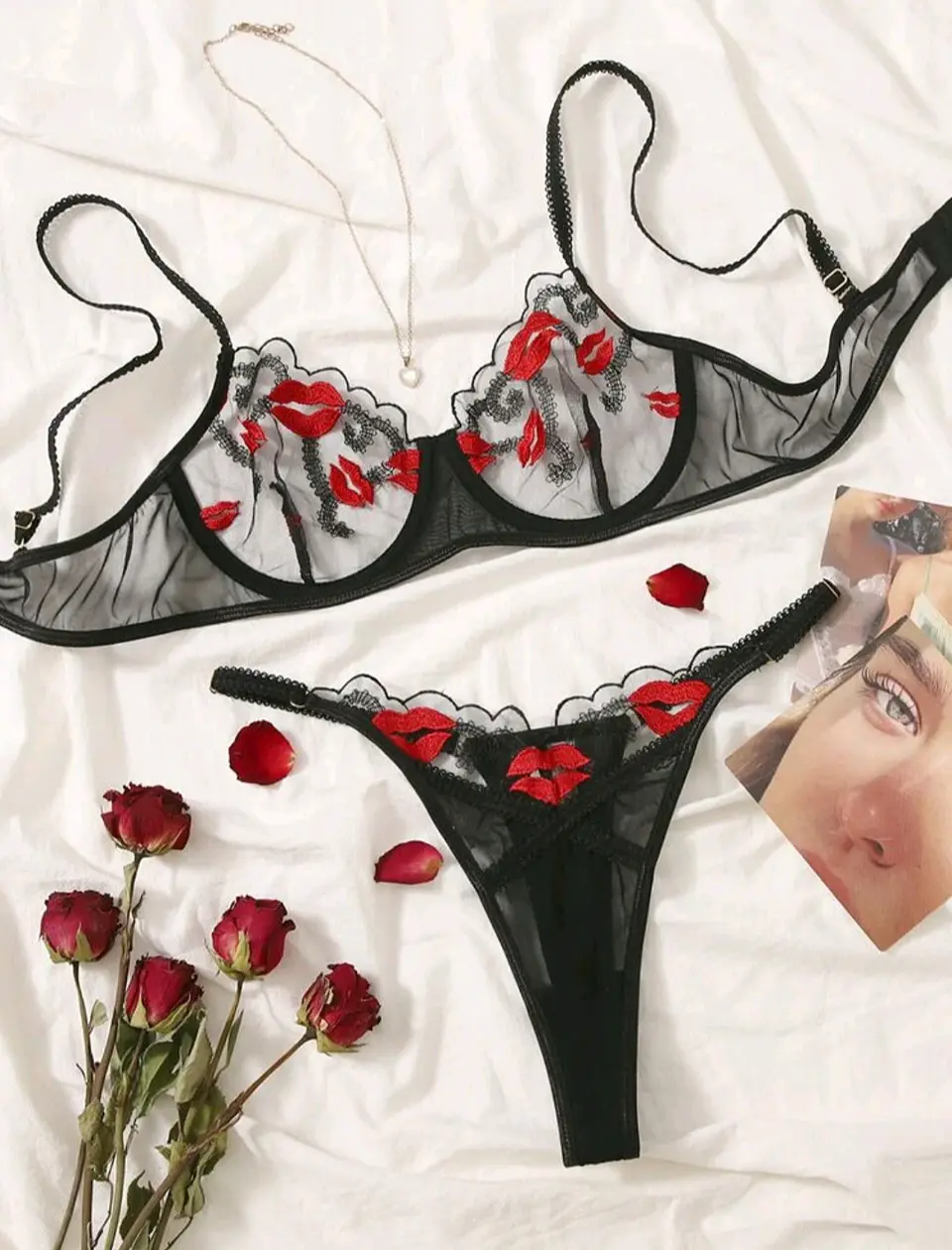 Conjunto Labios Bordados 1