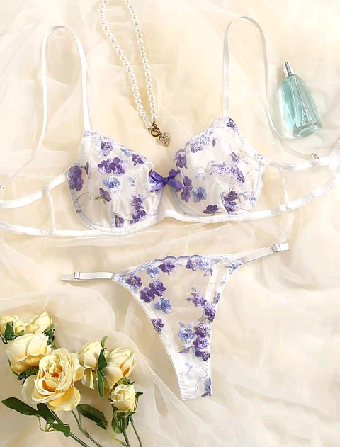 Conjunto Flores Bordadas