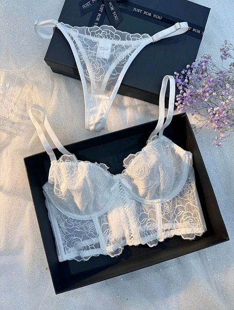 Conjunto Flores Bordadas