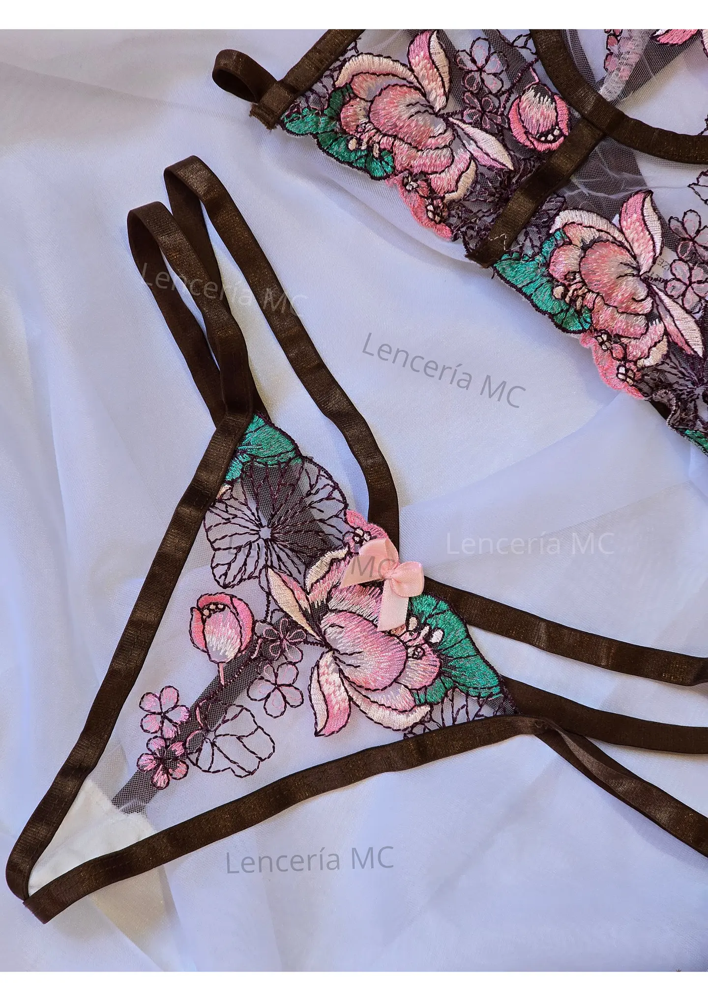 Conjunto Flores Bordadas 3
