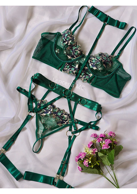 Conjunto Flores Bordadas
