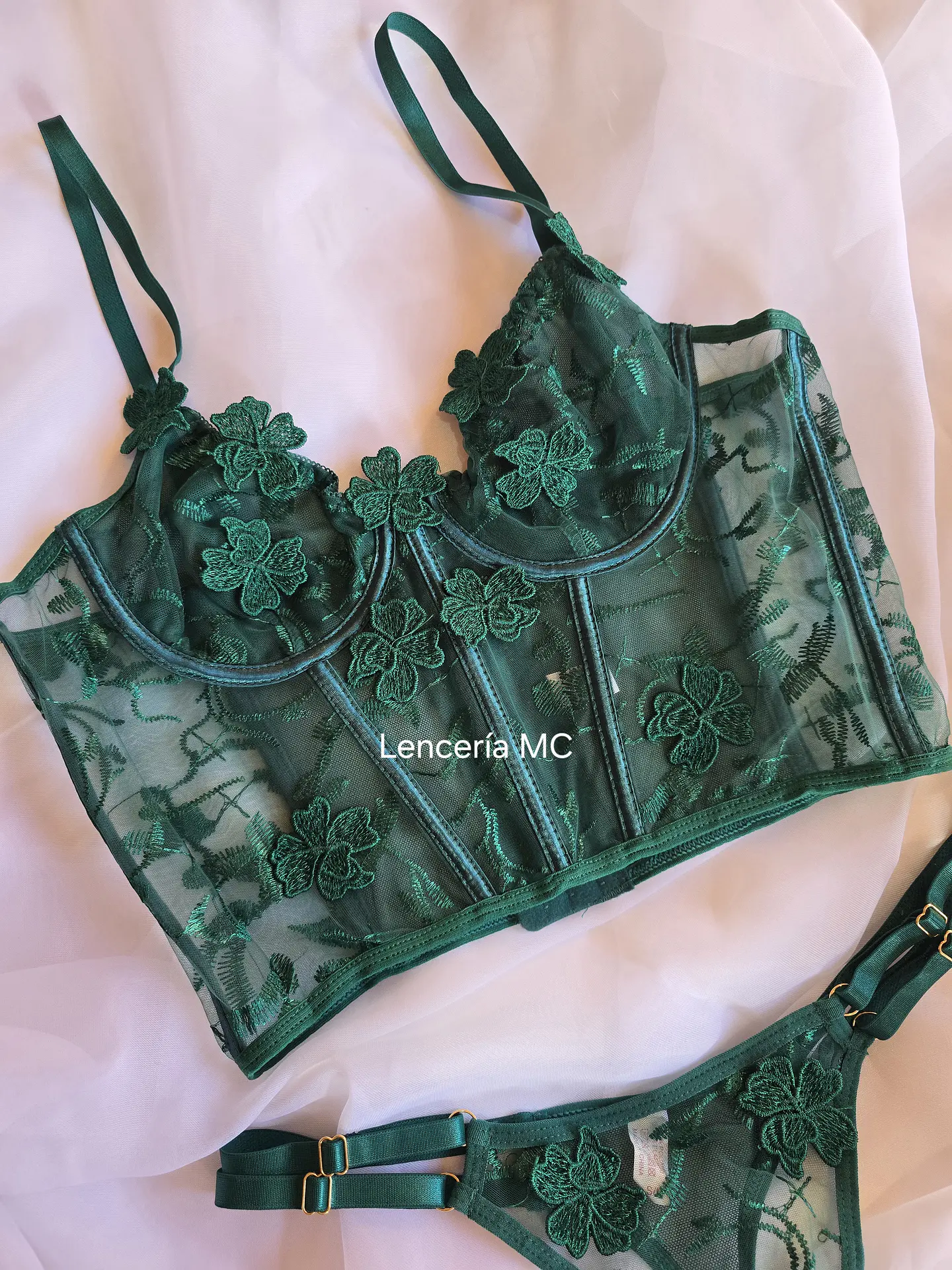 Conjunto Flores Bordadas 2