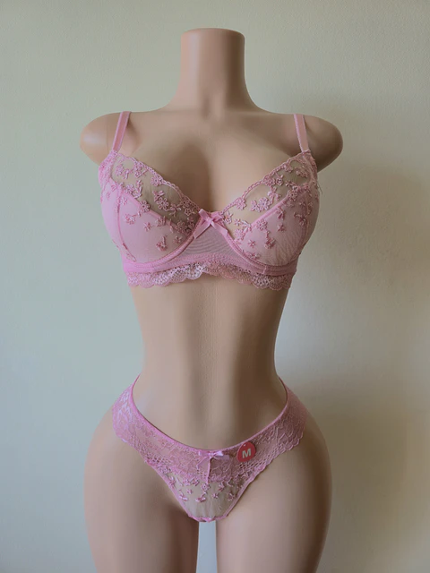 Conjunto Flores Bordadas