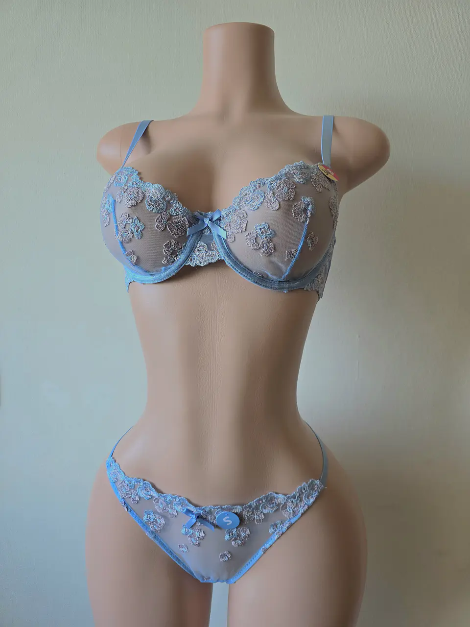 Conjunto Flores Bordadas 15