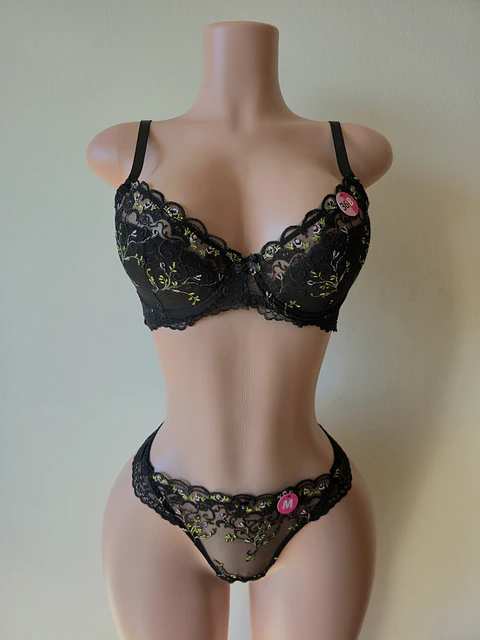 Conjunto Flores Bordadas