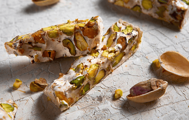 Turrón de pistachos y chocolate blanco sin azúcar