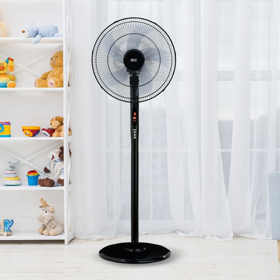 Ventilador De Pie 16 Pulgadas IRT 3 Velocidades Timmer Color de la estructura Negro Incluye Control 5