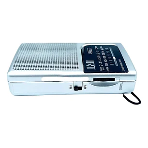 Radio A Pilas Portatil De Bolsillo Am/fm Irt Plateada Color Plateado