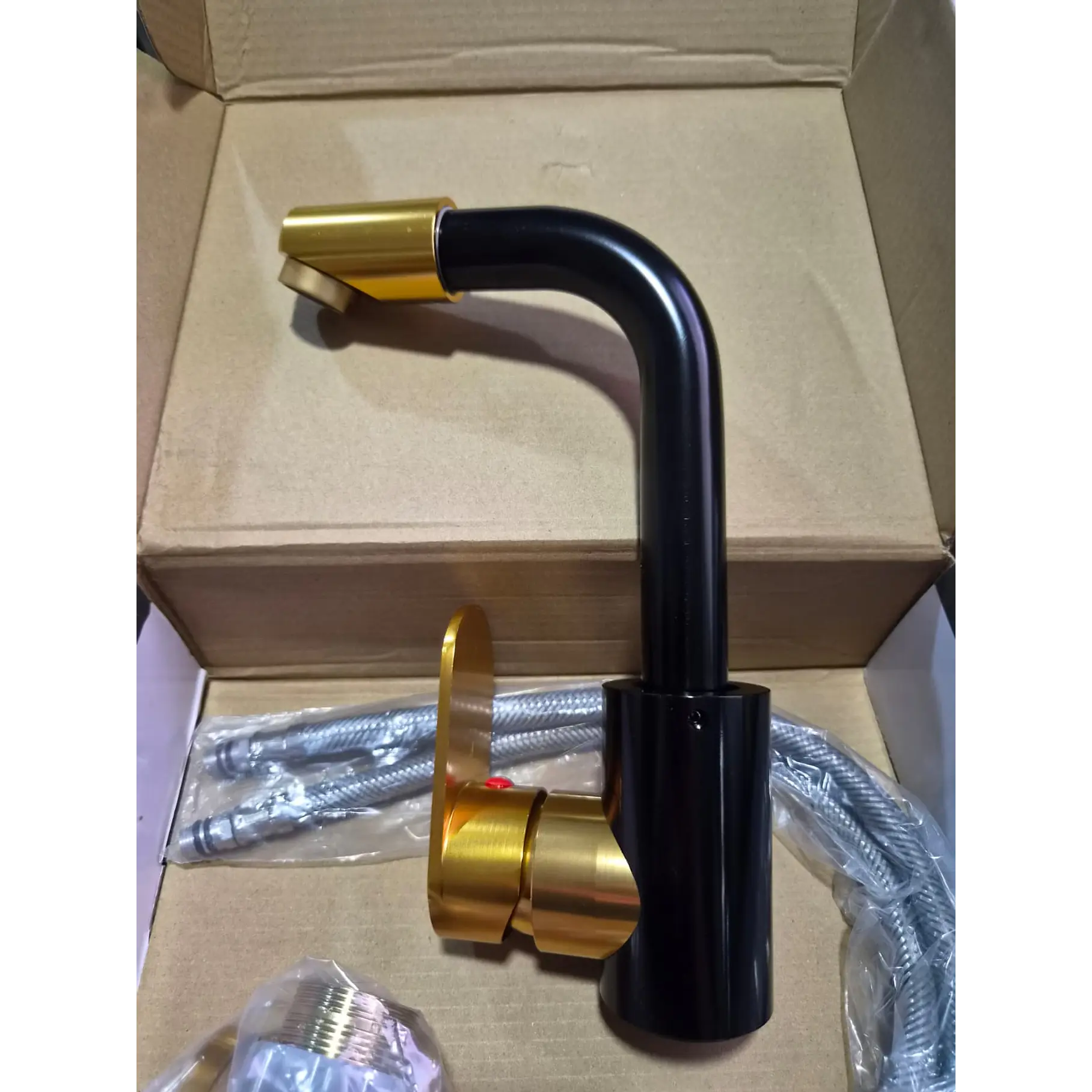 Grifo de Aluminio Espacial Para Cocina Dorado Negro Mate Grifo Lavaplatos  6