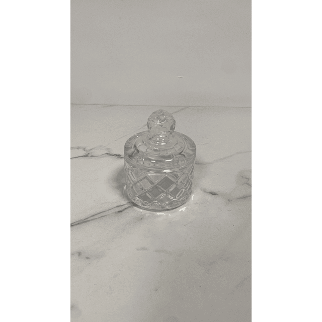 Cristeleira redonda pequena