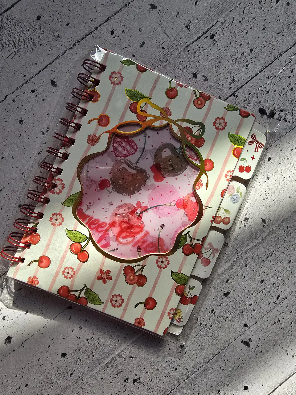 Libreta guinda mágica con separador 1