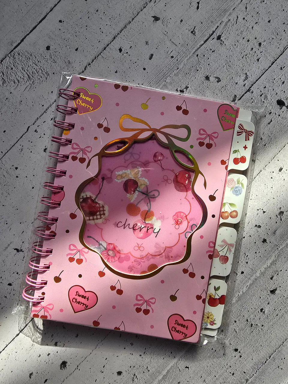 Libreta guinda mágica con separador 3