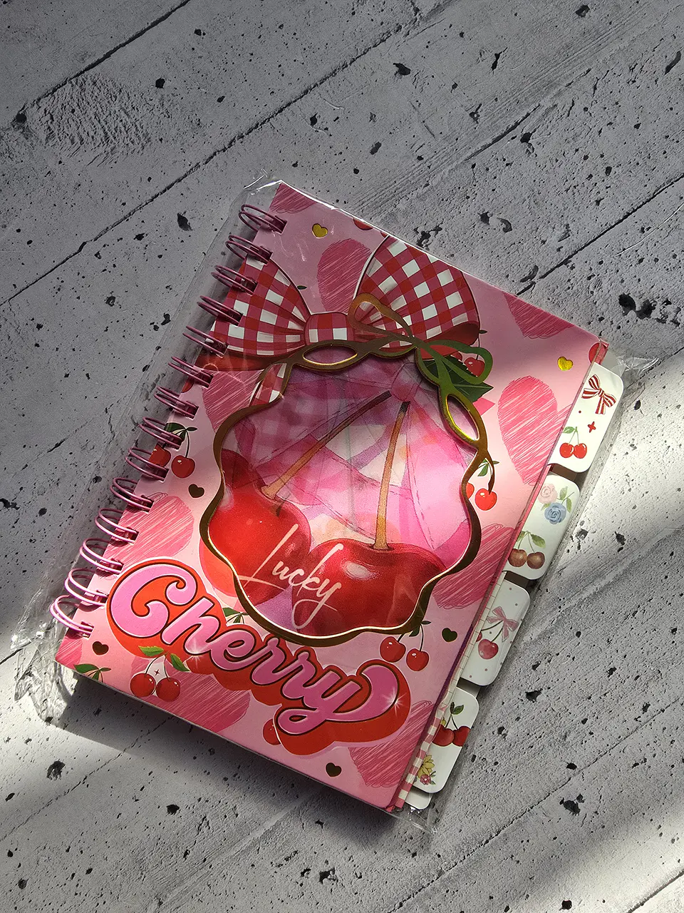 Libreta guinda mágica con separador 4
