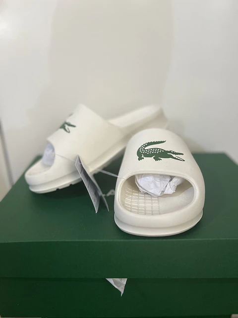 Chinelos Lacoste