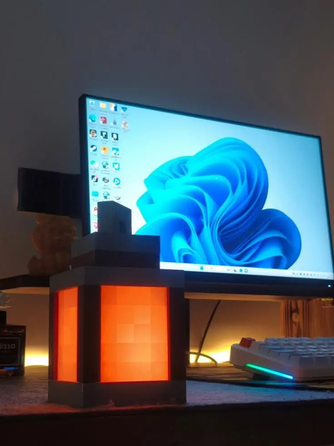 USB-C Rechargeable Brownstone Torch Lamp – Multi-Color LED, Remote Control, Gaming-Style Gift 4