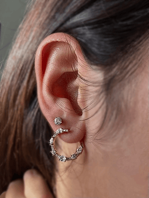 Brinco redondo com zircónias