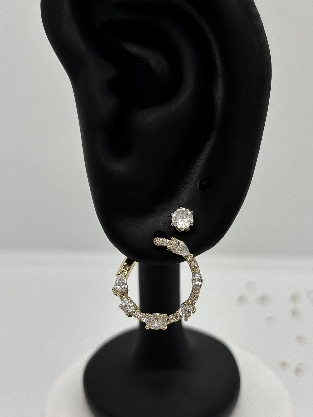 Brinco redondo com zircónias 3