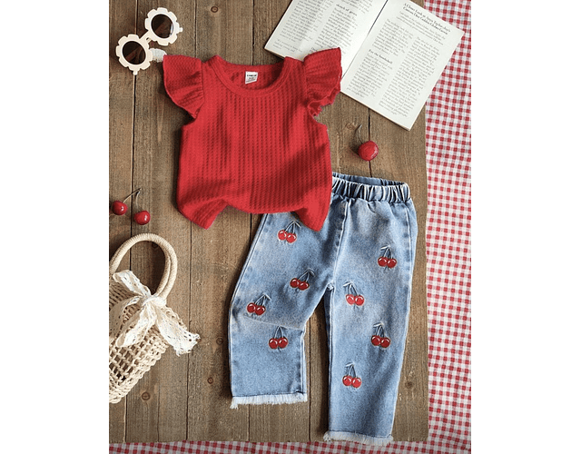 Conjunto Jean flare + polera cerezas