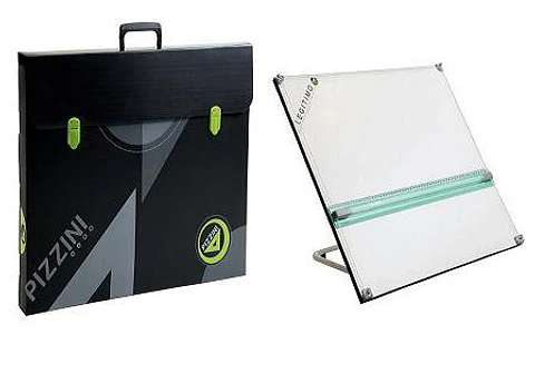 Tablero P/dibujo Pizzini Plastico 40x50 Cm C/atril 6 Pos. Cinta P/colgar