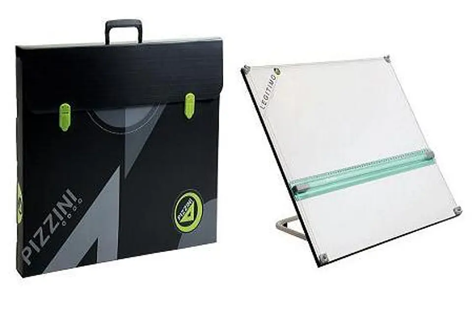 Tablero P/dibujo Pizzini Plastico 40x50 Cm C/atril 6 Pos. Cinta P/colgar 1
