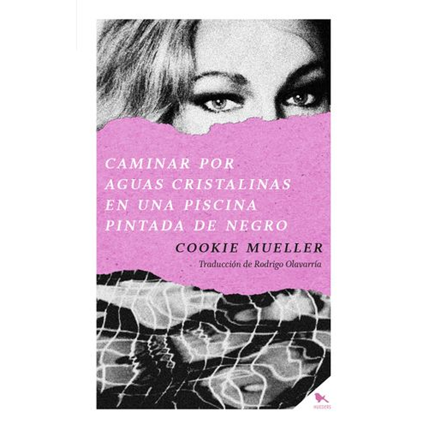 Caminar Por Aguas Cristalinas En Una Piscina Pintada De Negro 1