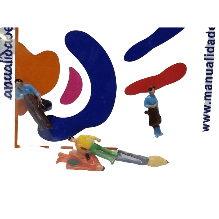 Pack 5 personas para maqueta entre 2 y 2.5Cms de alto. 3