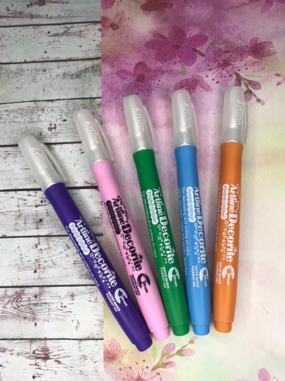 SET 4 MARCADORES DECORITE BRUSH BLANCO Y PASTEL ARTLINE