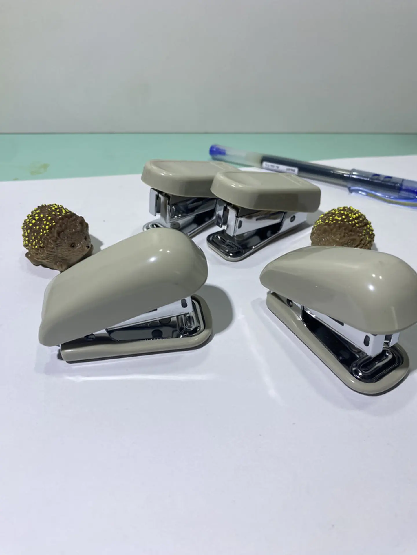 Mini corchetera de bolsillo  1