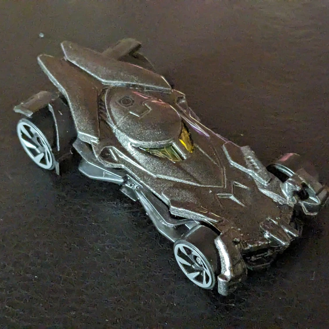 Hot Wheels Batman v Superman Batmobile HTC83 Batman 2/250 2