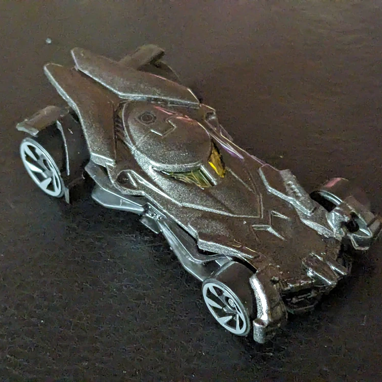 Hot Wheels Batman v Superman Batmobile HTC83 Batman 2/250 2