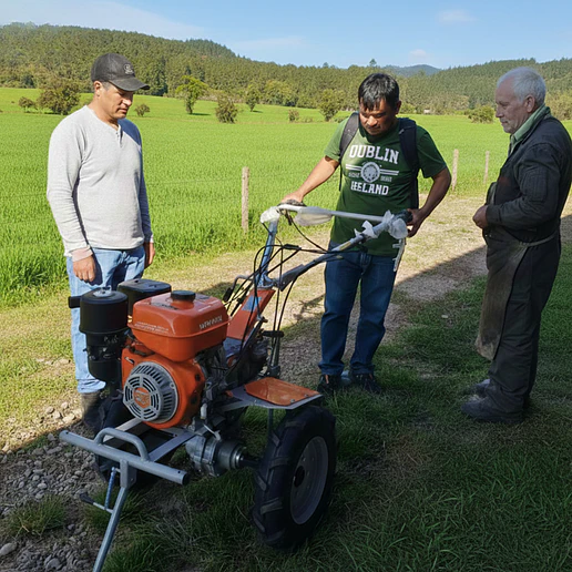 Motocultivador bencinero 12 hp + 4 implementos 5