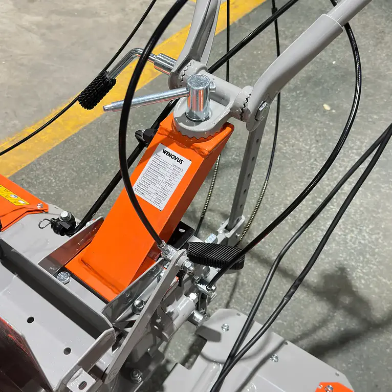 Motocultivador bencinero 16 hp más kit de implementos  6