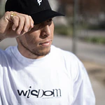Polera Wisdom - Letters Blanca