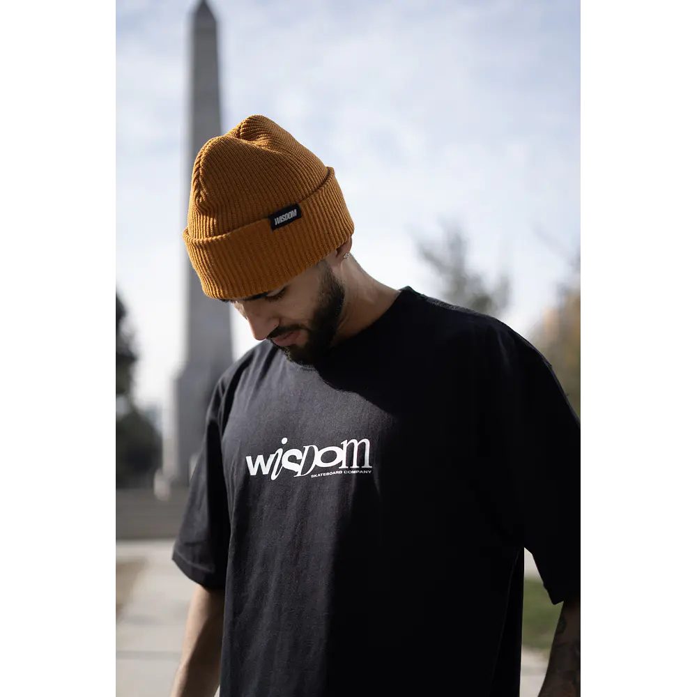 Polera Wisdom - Letters Negra