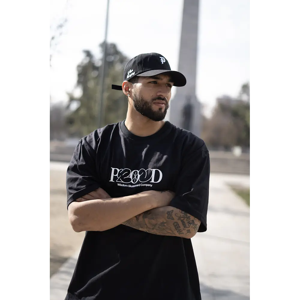 Polera Wisdom - Proud Negra