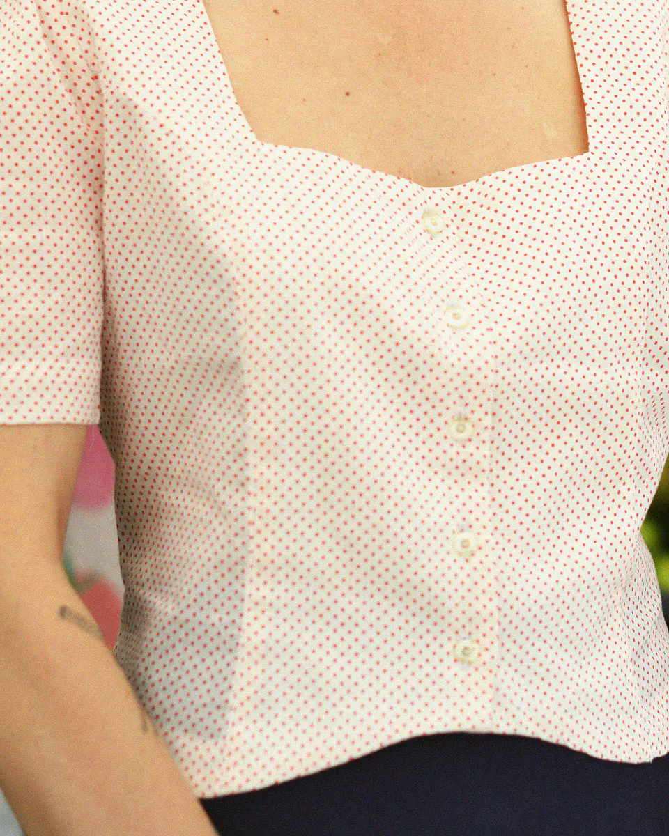 Blusa Natalia blanca pintitas rojas 2