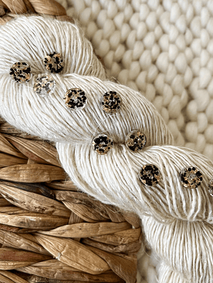 Botón camisero con borde