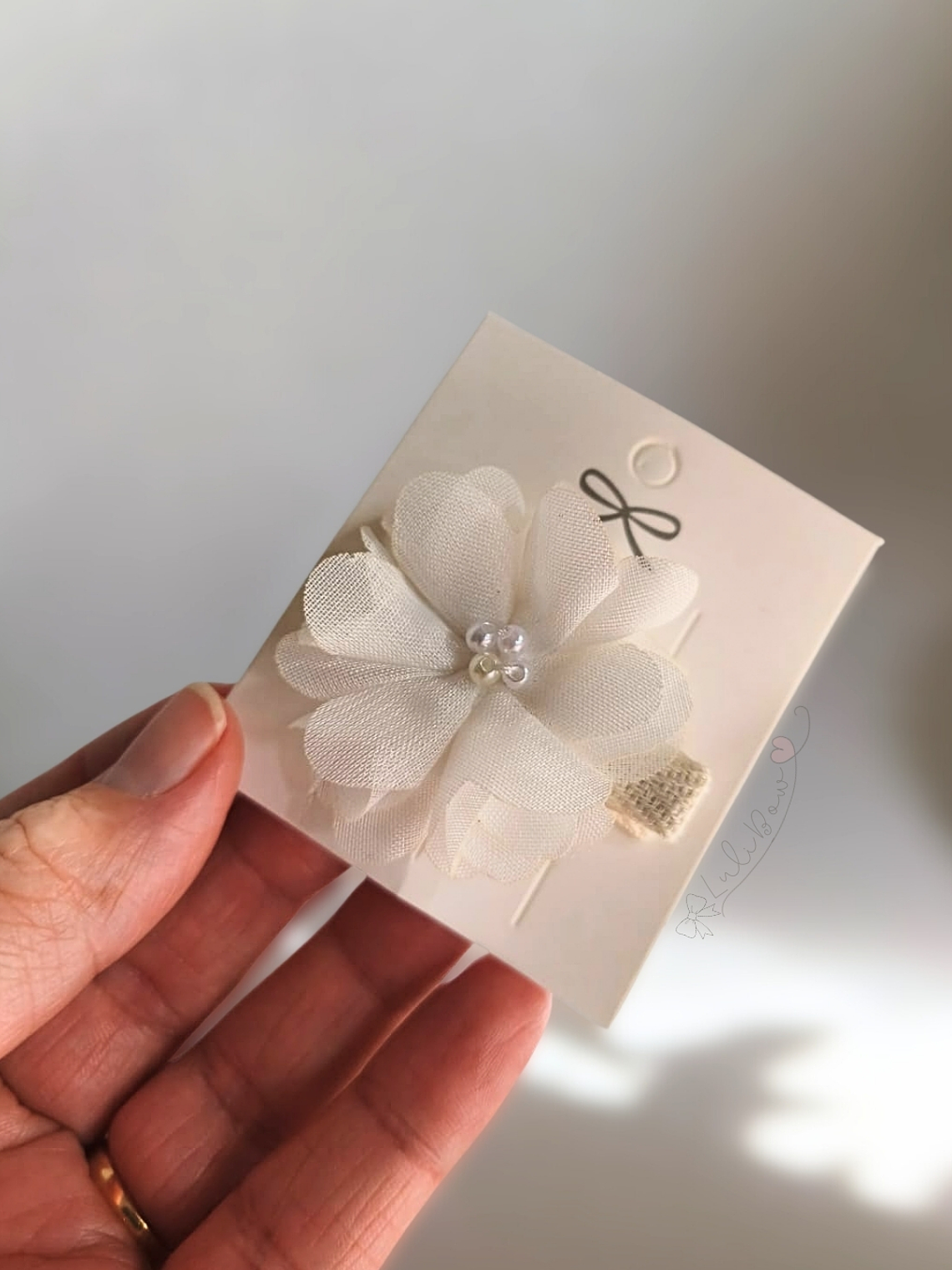 Laço Camélia Branca 1