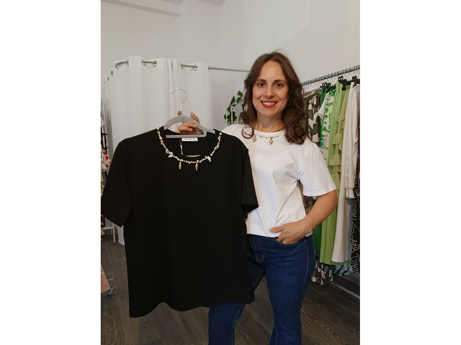 T-shirt com colar de Búzios 1