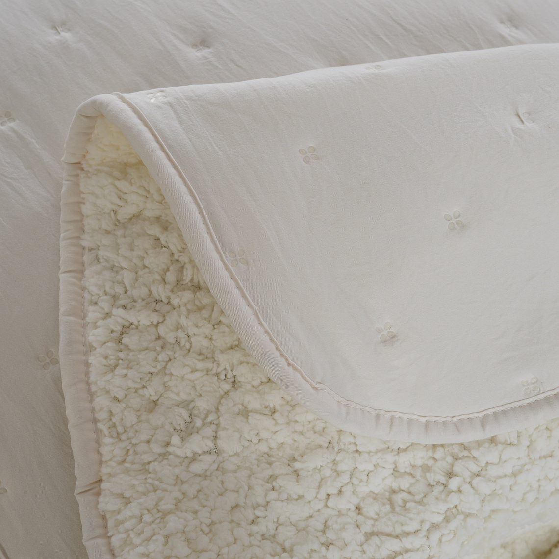 Cubrecama Clara Sherpa 3